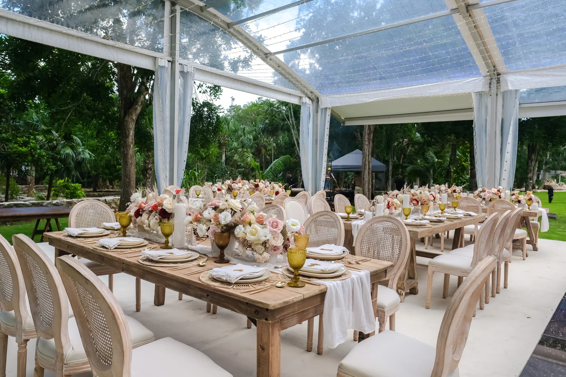 Wedding reception setup at Onze Xpuha, vendor-friendly venue in the Riviera Maya