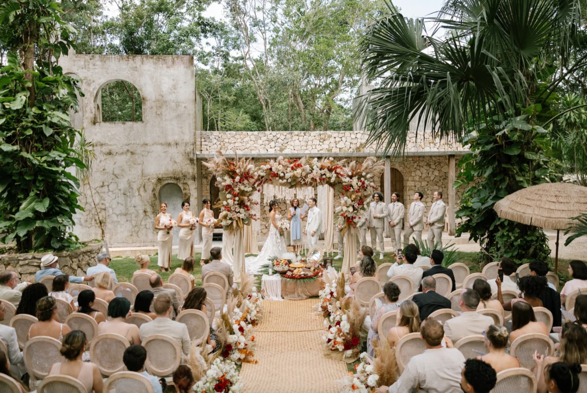 Wedding ceremony in the chapel at Onze Xpuha, included in the one-day rental