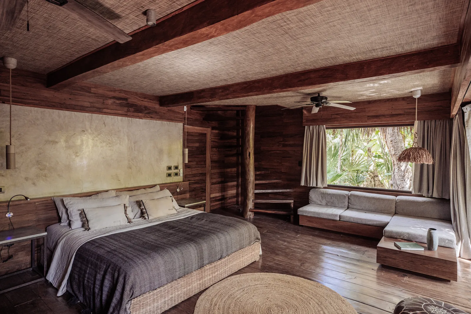The Lodge ground-floor bedroom at Onze Xpuha, private stay