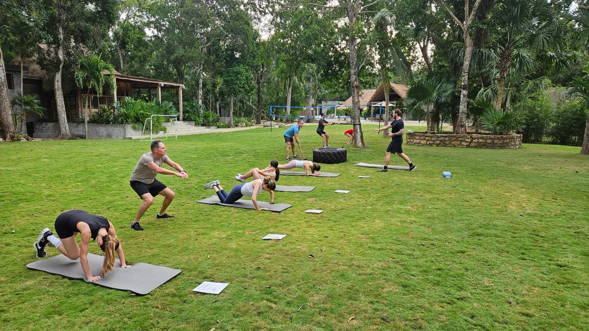 Outdoor HIIT class on the lawns at Onze Xpuha